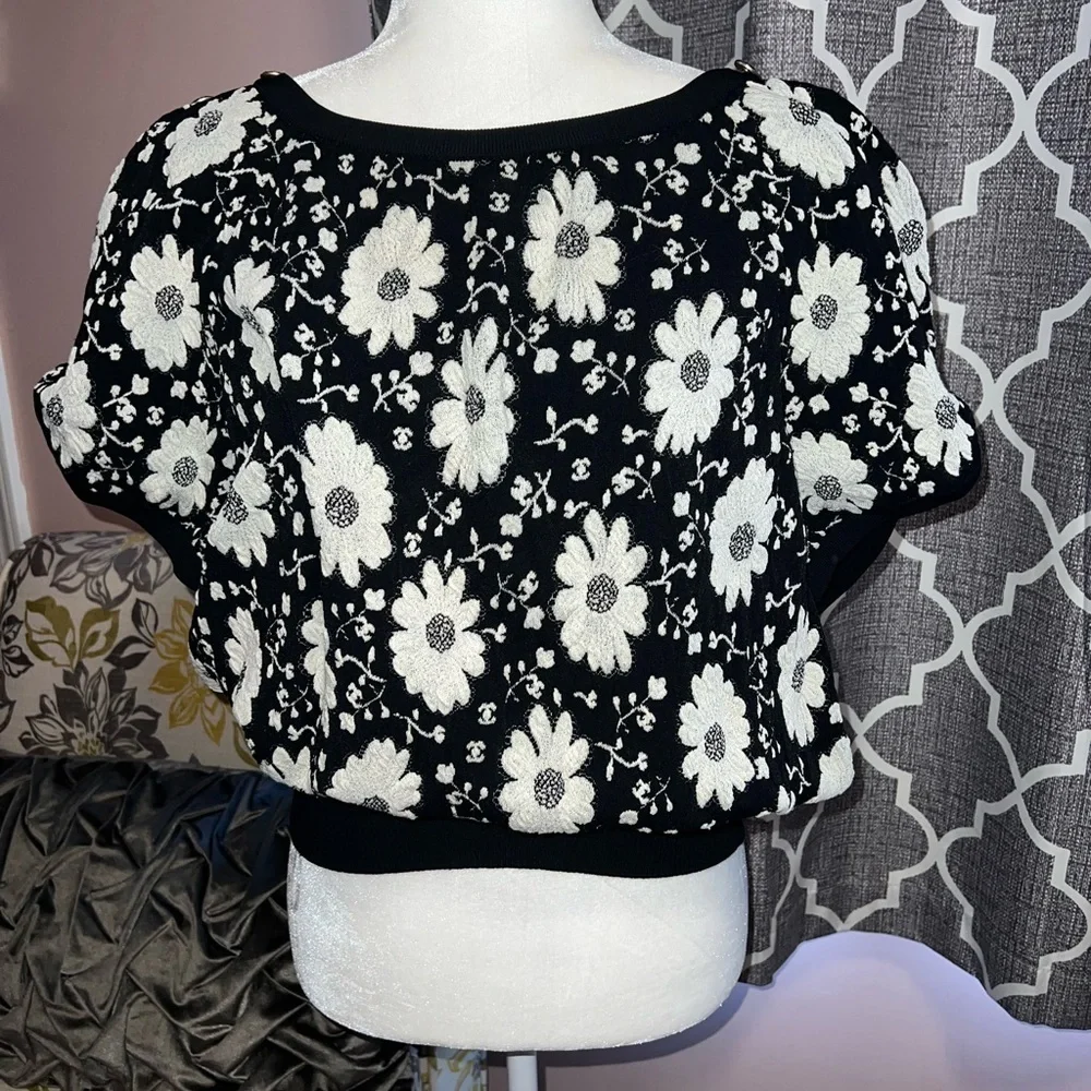 Chanel sweater from 2014 Resort Collection - Picture 2 of 12